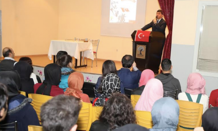 Gençler Mehmet Akif'i andı