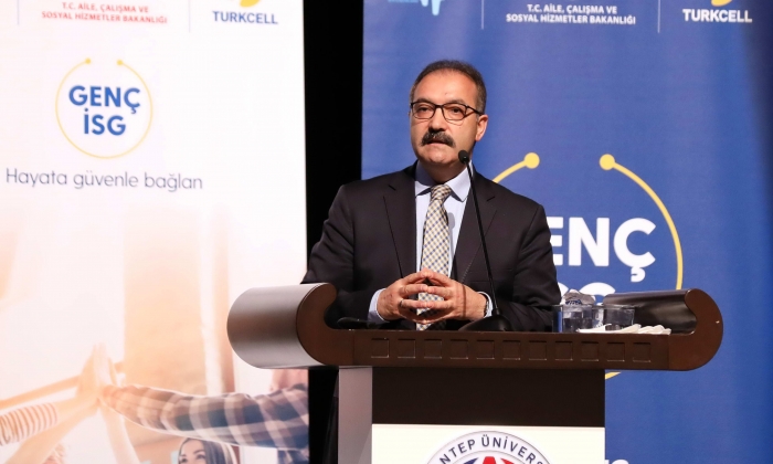 Rektör Gür: Dinamik nüfusumuzu geleceğe sağlıklı taşımalıyız