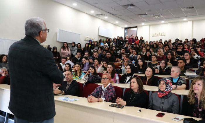 Öğrenciler hocalarına sordu