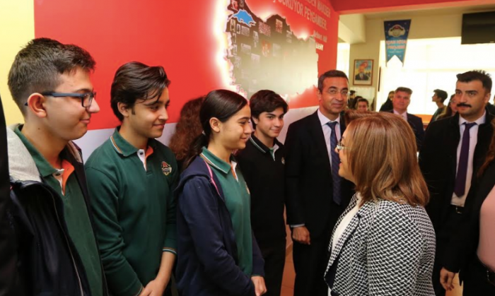 Fatma Şahin söz verdi: Her okula bir kütüphane kuracak