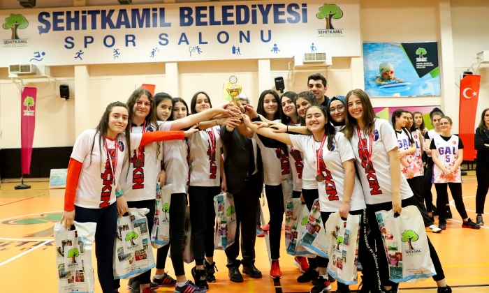 Liseli gençler potada yarıştı