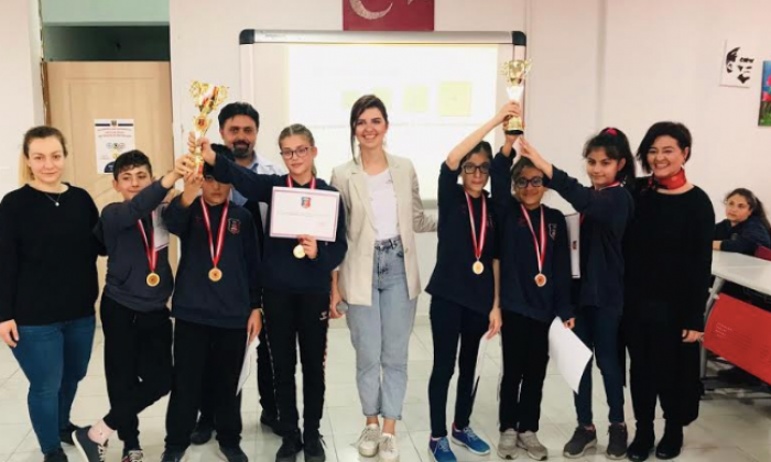 Ada Koleji'nden başarılı öğrencilere ödül