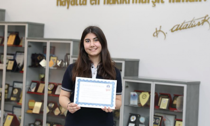 SANKO Okulları öğrencisi Azra Akkuş'a büyük ödül