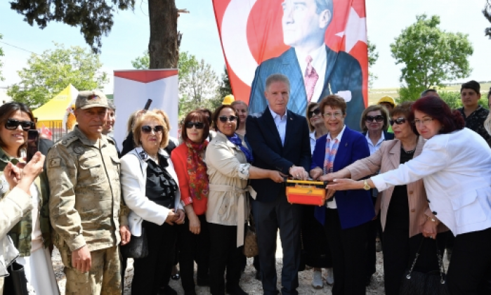 Eğitim gönüllüsü kadınlardan eğitime destek