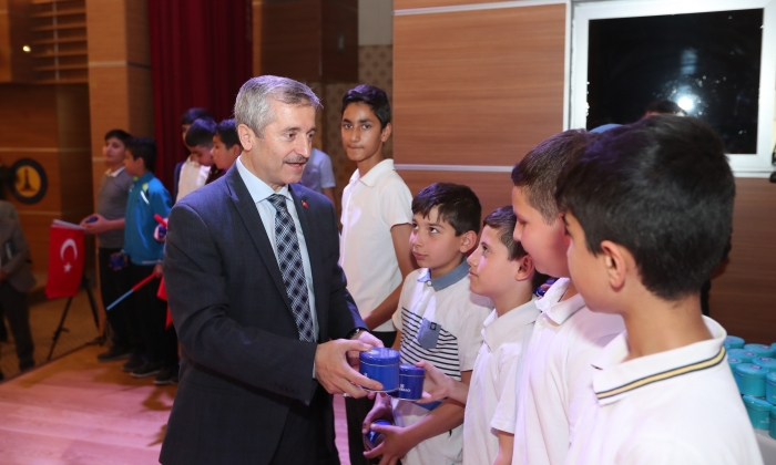 Mehmet Tahmazoğlu'ndan başarılı öğrencilere ödül