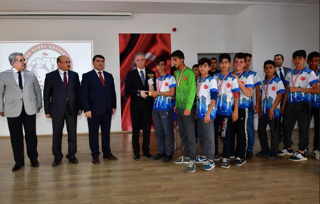 Vali Gül: Okul spor kulüpleri Türkiye geneline örnek gösterildi