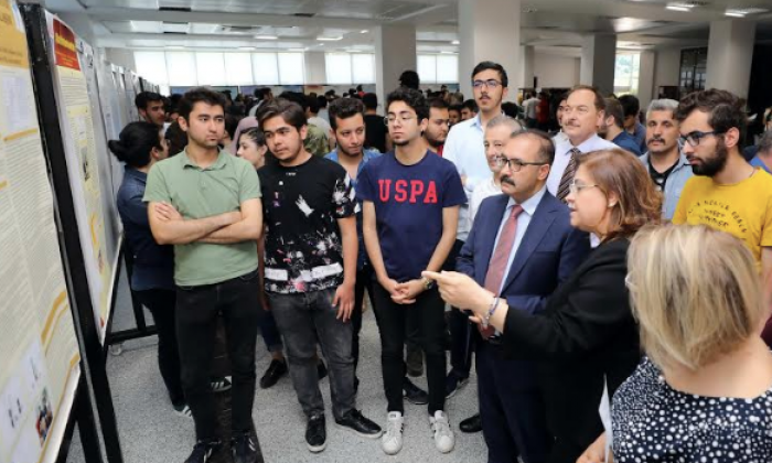 GAÜN Tıp Fakültesi öğrencileri bilimsel çalışmalarını sergiledi