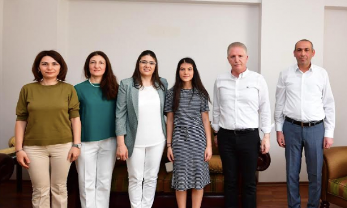 Vali Gül’den LGS birincilerine sürpriz ziyaret