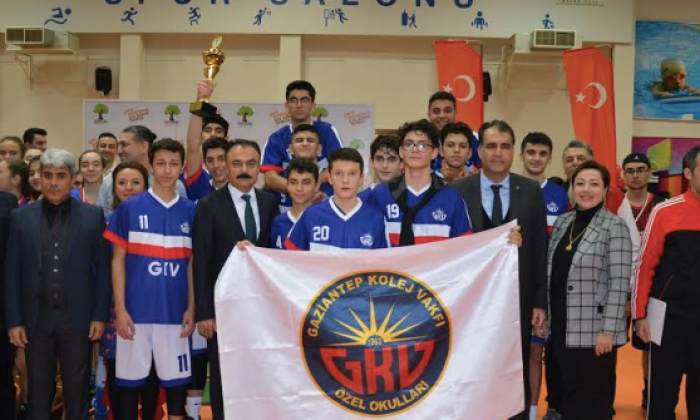 Basketbol Kurtuluş Kupası Şampiyonu GKV Özel Liseleri