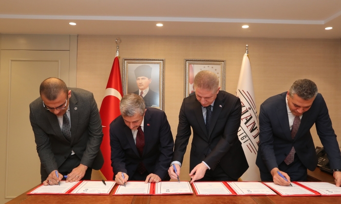 Başkan Tahmazoğlu’ndan eğitim ve spora 250 milyonluk destek