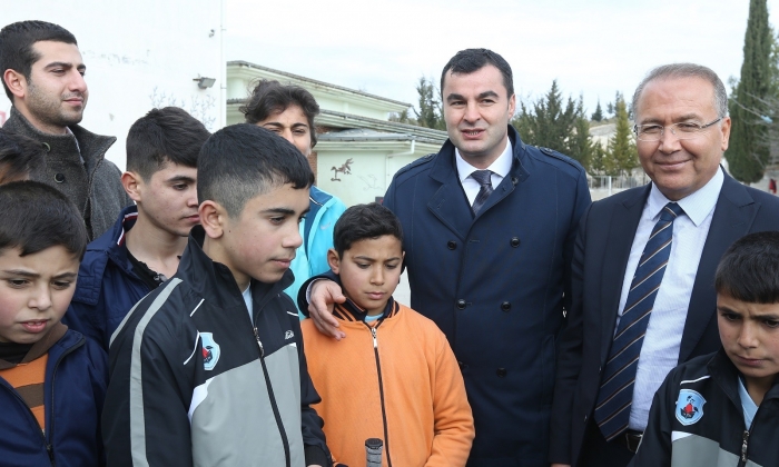 Büyükşehir’den teniste başarı sağlayan Cevizli Köyü öğrencilerine destek