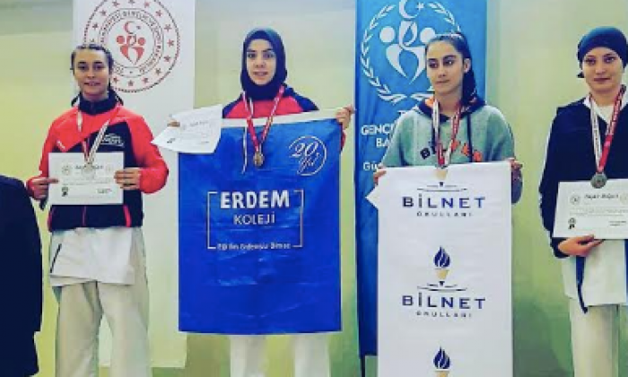 Erdem Koleji’nden karatede 2 şampiyonluk