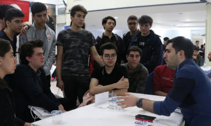 HKÜ Akademisyenleri, Erdem Koleji Kariyer Günlerinde