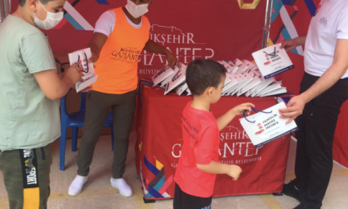 Büyükşehir, öğrencileri ve velileri salgına dönük eğitimlerle bilinçlendiriyor