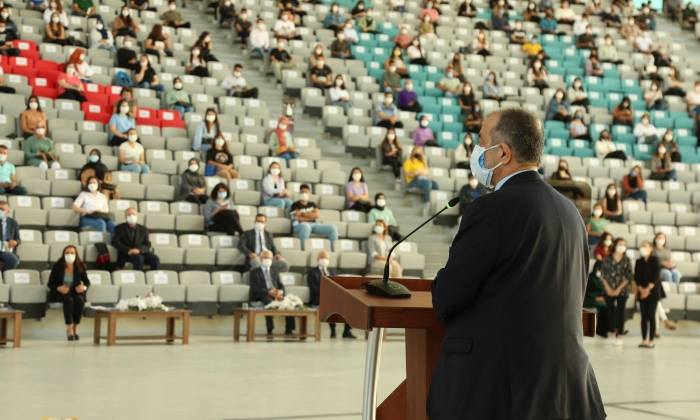 HKÜ'de ilk ders: İNT100...