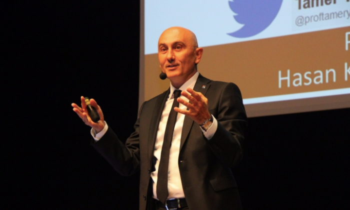 HKÜ Rektörü Tamer Yılmaz: Su yutmadan yüzmeyi öğrenemezsiniz