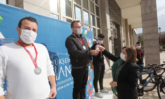 PES 2020 - 8 sporcuya bisiklet