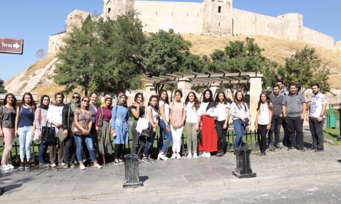 Yeni üniversite öğrencilerinden Gaziantep’e anlamlı gezi