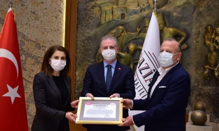 Hayırseverden spor salonu