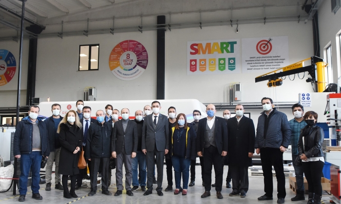 Akademisyenler fabrikada