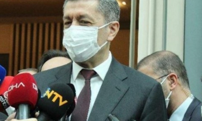 Bakan Selçuk’tan özür