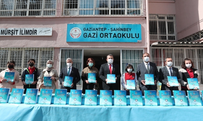 Şahinbey’den 11.250 soru kitabı