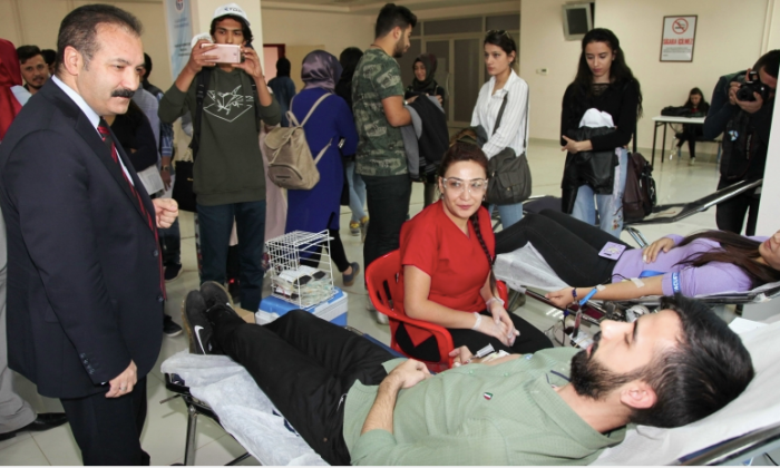 GAÜN öğrencileri kan bağışında rekora koşuyor