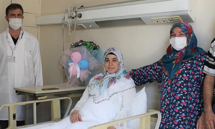 Böbrek nakli sonrası ikiz bebek mutluluğu yaşanıyor