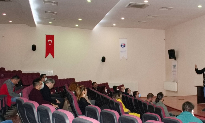 Oğuzeli MYO’da  “En iyi narkotik polisi anne” konferansı