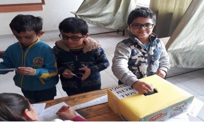 Öğrenciler sandığa gitti