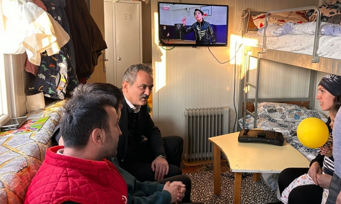 Konteynerlara 4.500 televizyon kuruldu