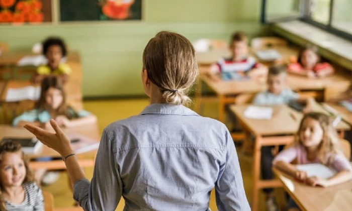 Deprem bölgesinde görev yapan öğretmenlere 'il içi' nakil hakkı verildi