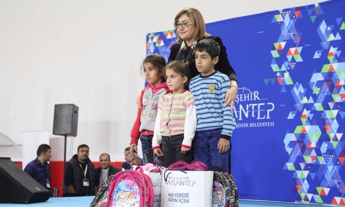 Büyükşehir Belediyesi'nden  5 bin öğrenciye okul yardımı