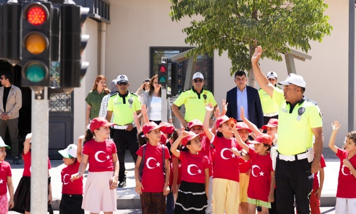 Öğrencilere trafik eğitimi verildi