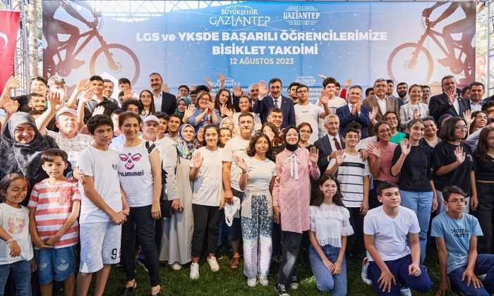 Başarılı öğrenciler bisikletlerini aldı