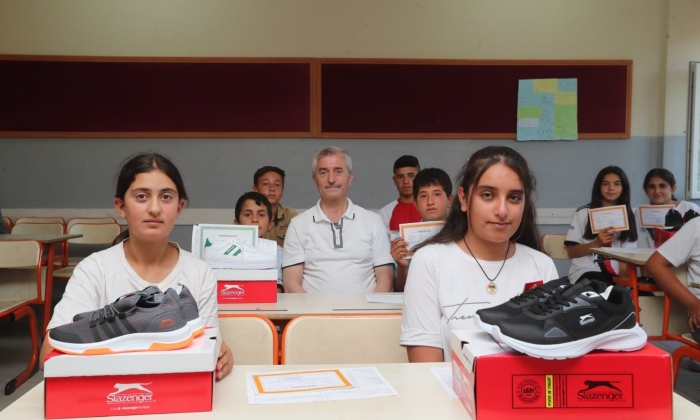 Öğrencilere spor ayakkabı!