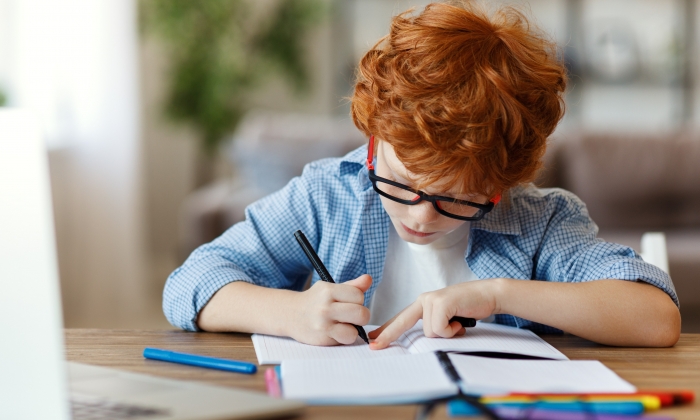 Okul çantaları çocuğunuza zarar vermesin!