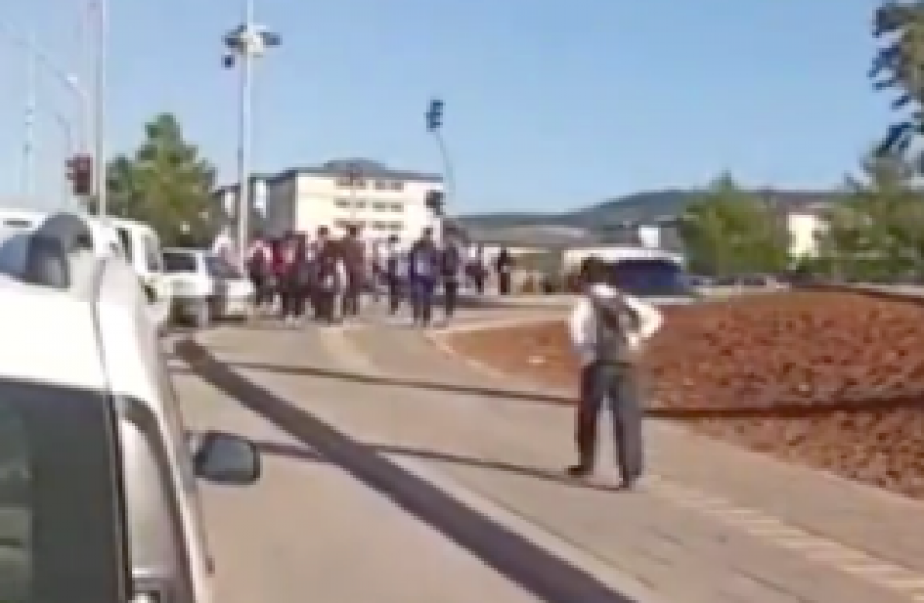  Öğrencilerin tehlikeli yolculuğu