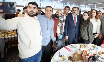    Bakan Tekin, Gemide Öğretmenlerle Buluştu