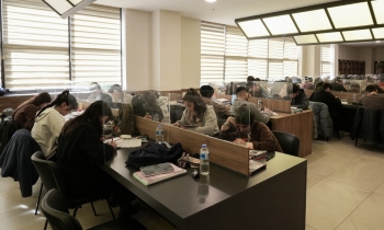 Öğrenciler, Yarıyıl Tatilini Kütüphanede Değerlendiriyorlar
