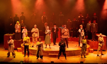 'Cumhuriyet'e Doğru' Tiyatro Oyunu, Sanatseverleri Büyüledi!