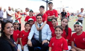    Çocuklara bisiklet müjdesi verdi   