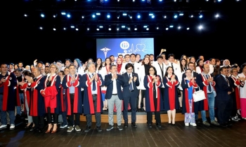 Öğrenciler beyaz önlüklerini gururla giydi