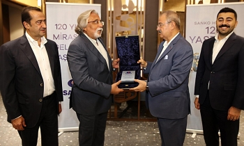 Cengiz Halil Çiçek’e teşekkür plaketi