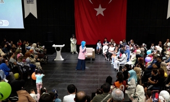 Kitapseverler yazarlarla bir araya geliyor