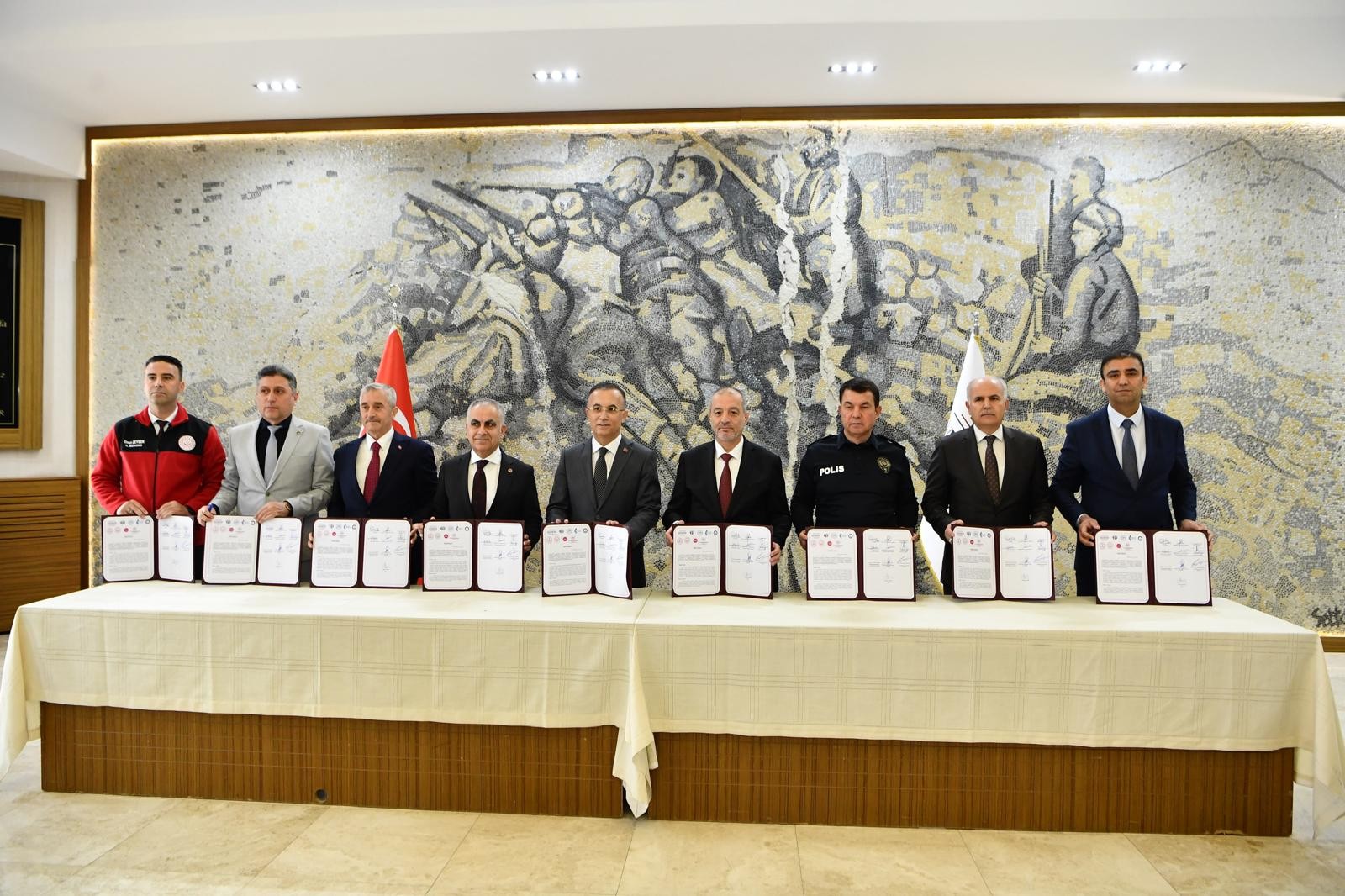 İmzalar Evlilik Okulu için atıldı