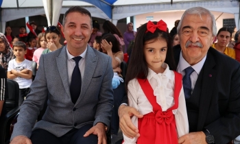 Abdulkadir Konukoğlu Mezun Olduğu İlkokulda