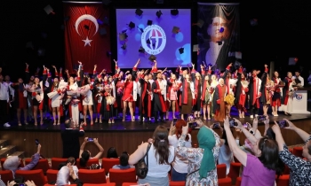 Genç İletişimciler Diplomalarını Aldı