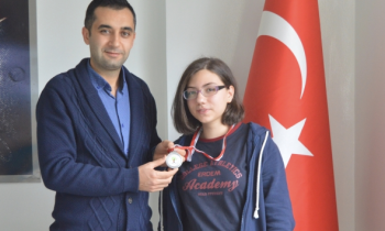 Erdem öğrencilerine bir madalya daha