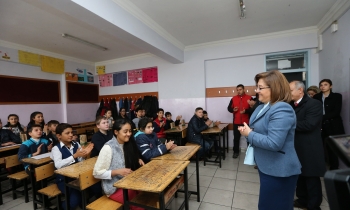 Başkan Şahin karne dağıttı